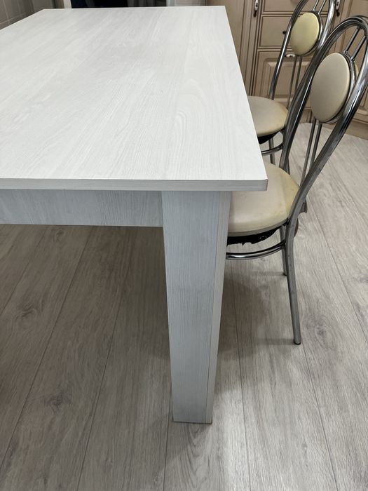 Стол со стульями для кухни