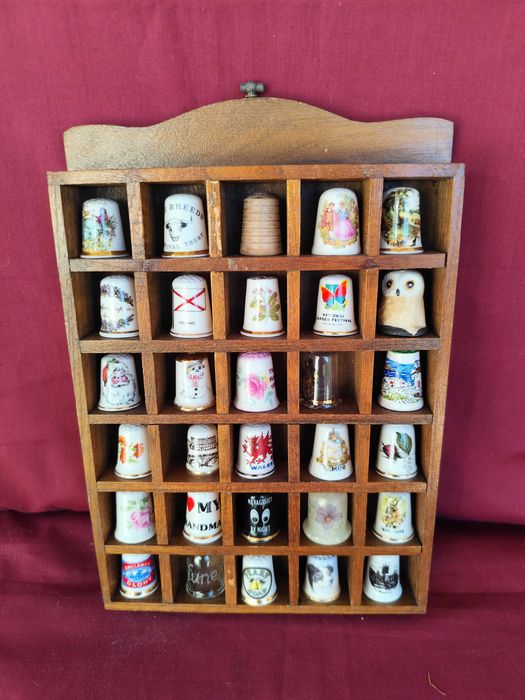 colectie 30 degetare si suportul din lemn