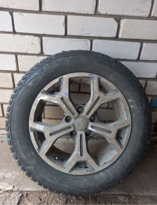Продам шипованную резину на титановых дисках