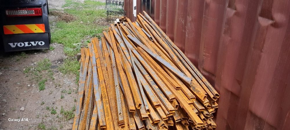 Продал железные столбы для забора
