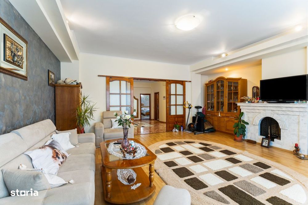 Vila de vanzare Faleza Nord de 557 mpt compusa din 3 apartamente langa