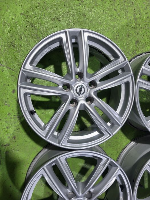 17 5x114.3 Nissan лети джанти 5х114.3
