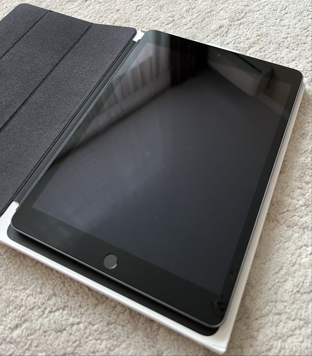 iPad 9 / Space Gray + SmartCover Apple