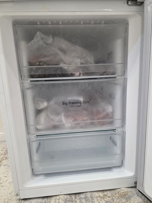 Холодильник.  LG.