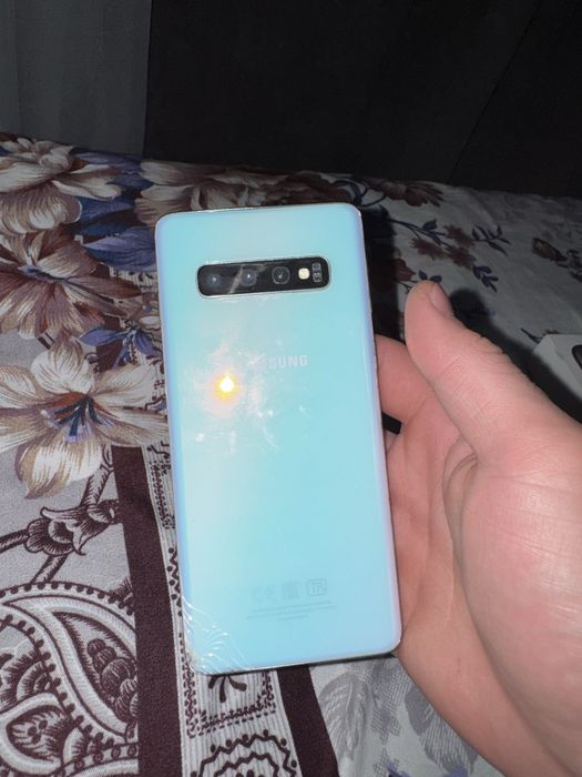 Samsung S10 128gb.