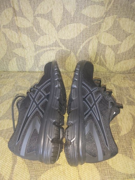 Маратонки Joma, Mizuno и Asics