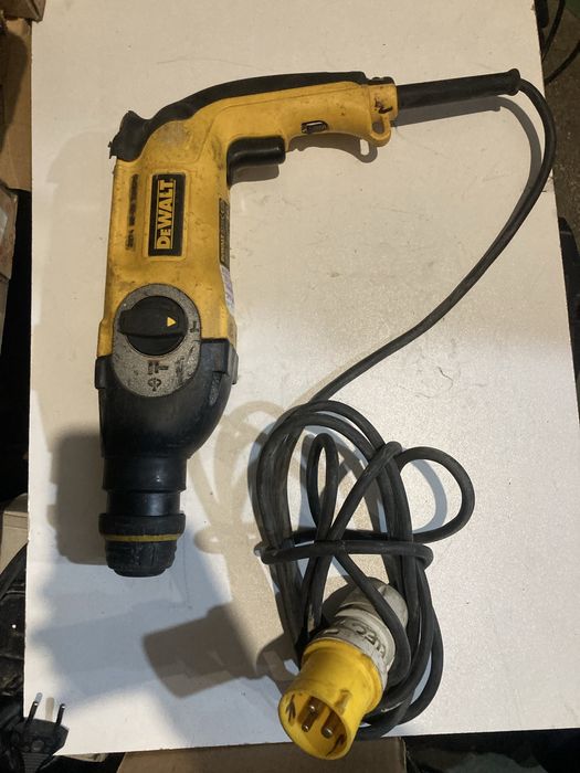 Rotopercutor Dewalt D25123 800w Alimentare 110w cu Defect