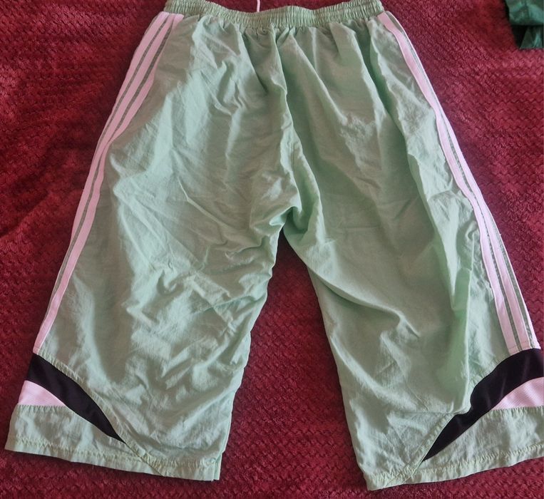 Pantaloni trei sferturi