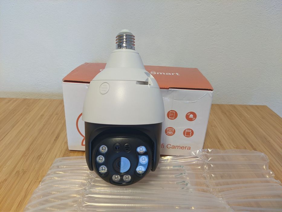 Cameră supraveghere wireless cu soclu