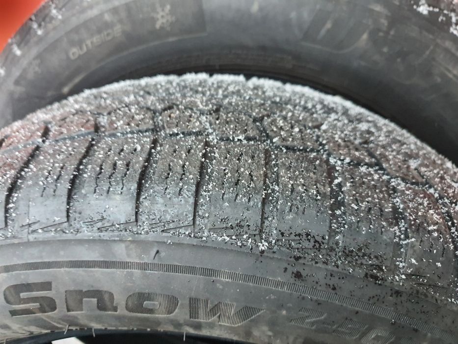 Vând anvelope iarna 205/60/R16