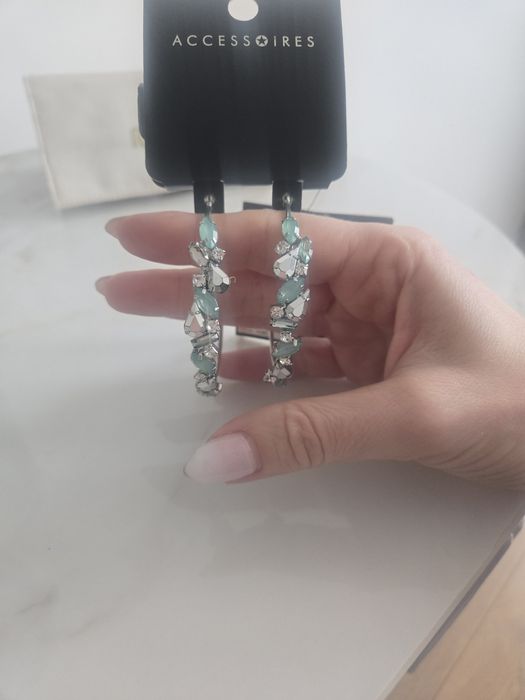 Чисто нови обеци с камъни