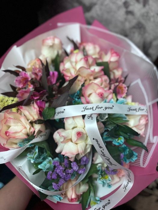 Цветы свежие.