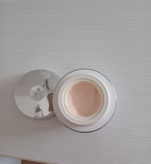 козметика Clarins,,Rene furterer, YSL,Lancome