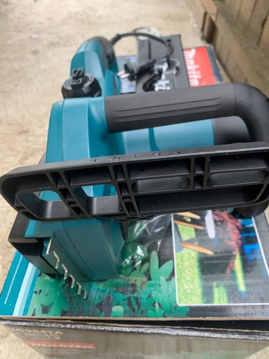 Vând drujbă electrică .