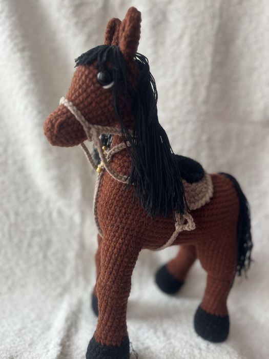 Вязаная лошадка символ года