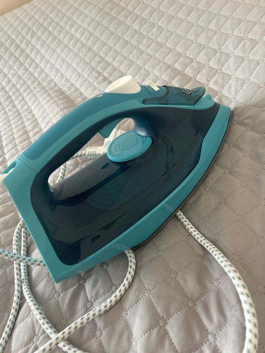 Продам утюг( покупали в декабре)