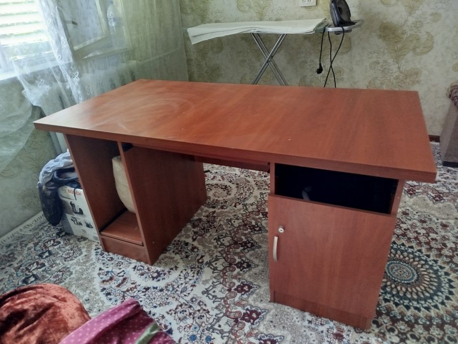 Стол компьютерный очень прочный продам недорого