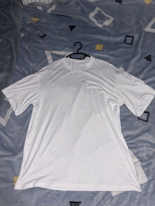 Tricou alb cu pietricele sclipicioase L