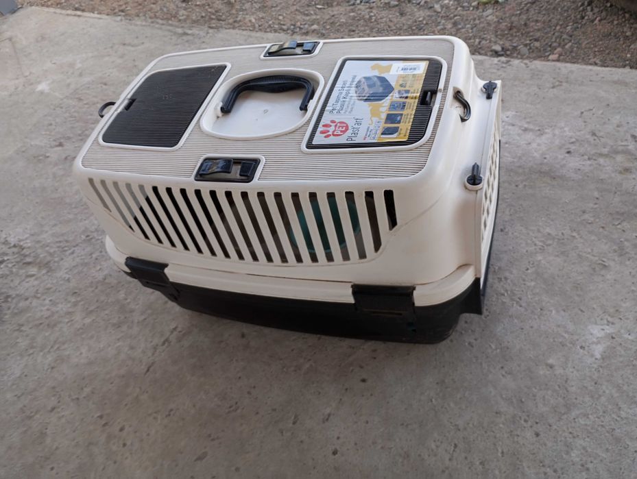 Домик для кошек почти новая