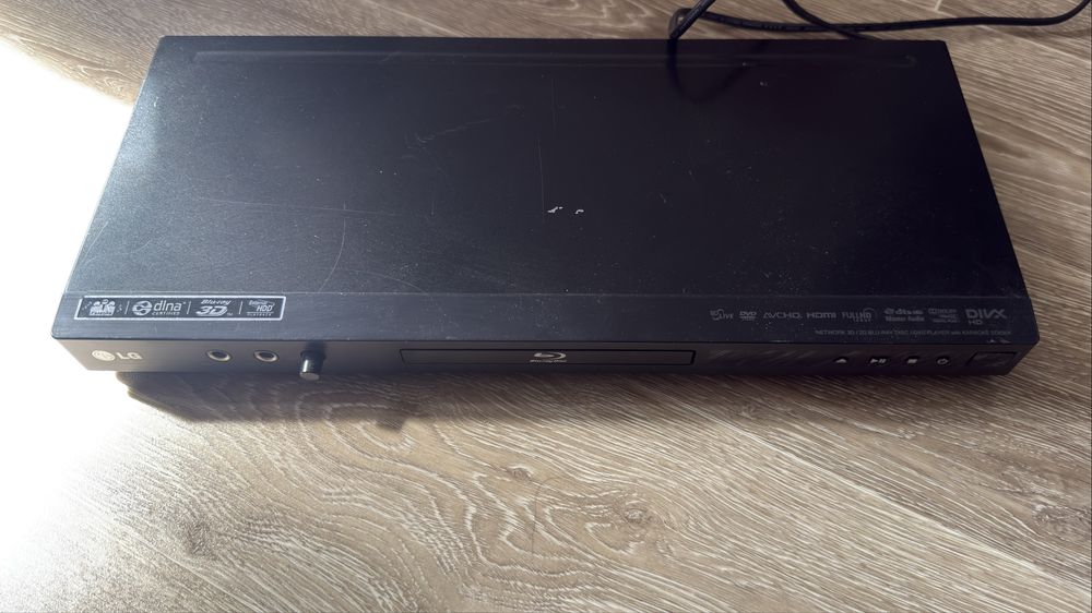 Blu-ray / DVD плеер LG BD650K