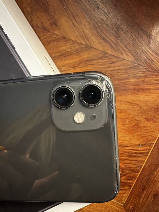 iPhone 11 128G със следи от употреба