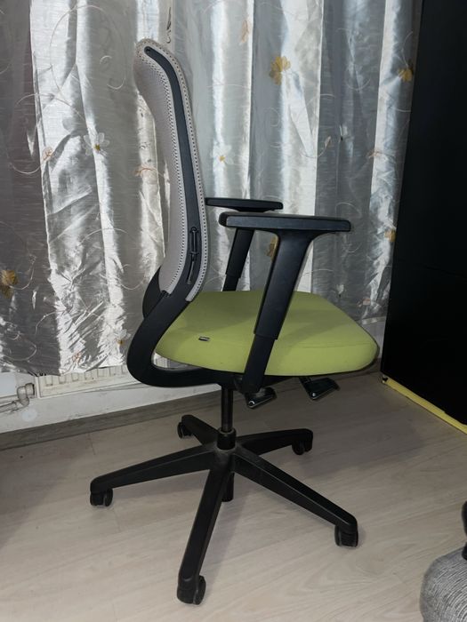 Scaun de birou  reglabil