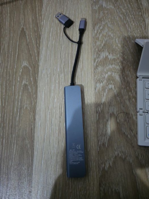 Vând tastatura cu maus si căști  si douo mufe  si încă o tastatura pe