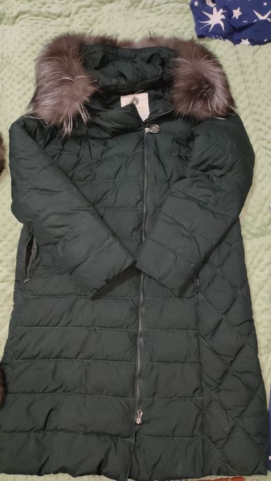 Куртка теплаЯ . Зеленого цвета.
