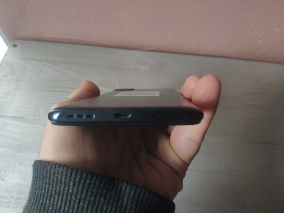 Продавам Xiaomi Redmi 9C NFC