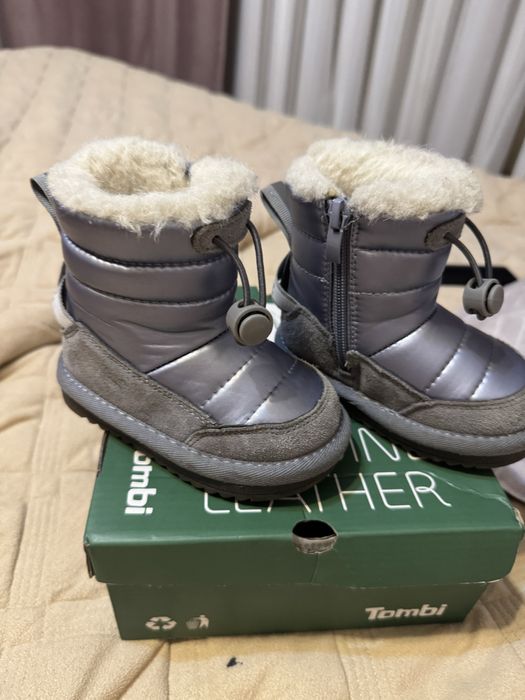 Продам детскую обувь