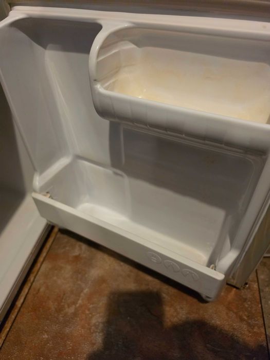 Малъл хладилник LG