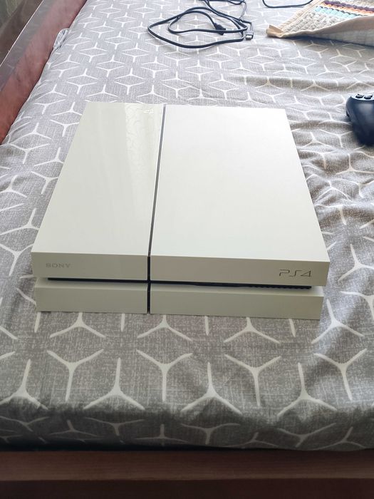 Playstation 4 белая