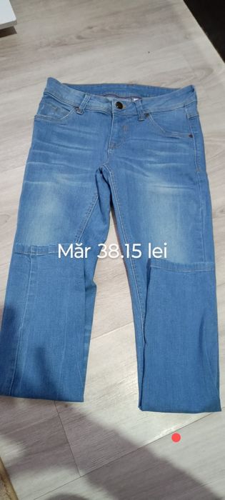 Vând blugi preț mic.