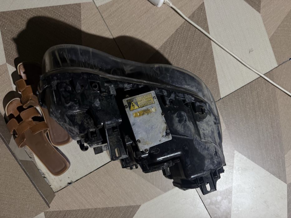 Продам переднюю левую фару BMW E65