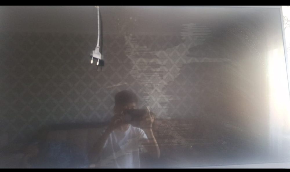 Телевизор sony с разбитым экраном,с пультом желательго ремонтникамм