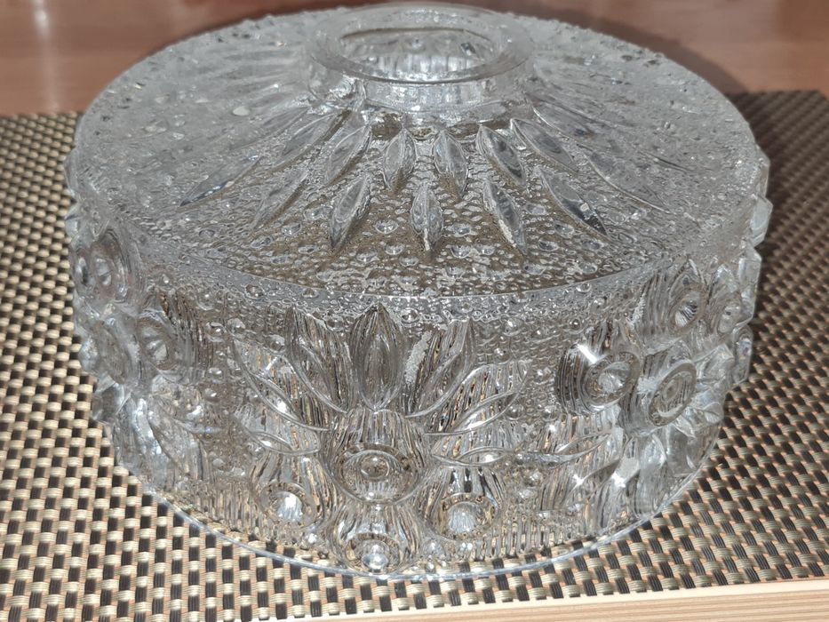 Плафоны для люстр, светильников разные.