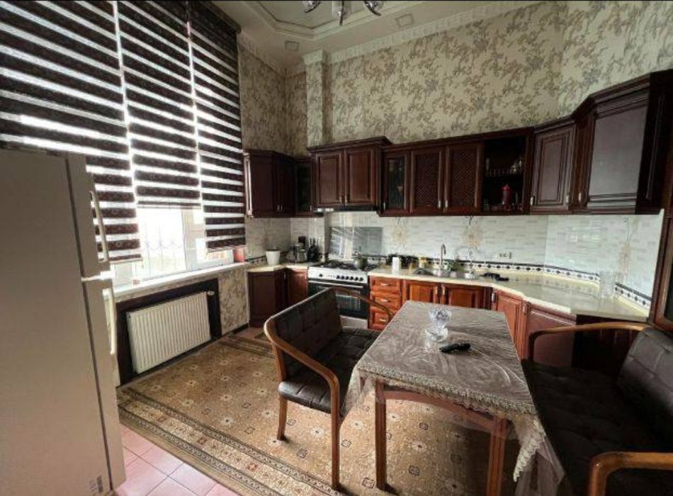 Сергели мошина бозор торисида жойлашган уй сотилади