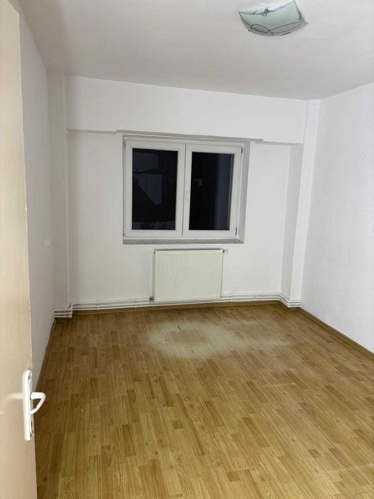 Inchiriez Apartament 3 camere zona Obcini