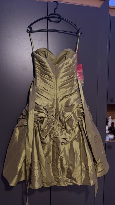 Официална рокля