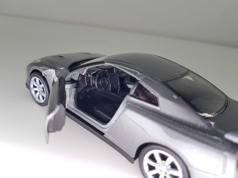 Количка Nissan GTR R35