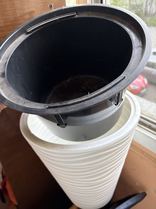 Ghiveci mare alb de vânzare