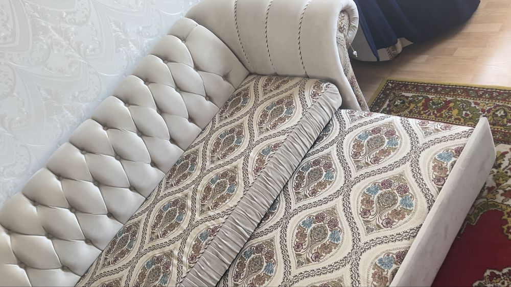 Продам диван . Срочно