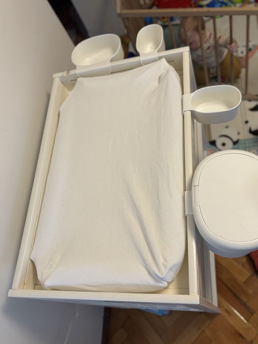 Vand masa de infasat+ accesorii+ saltea