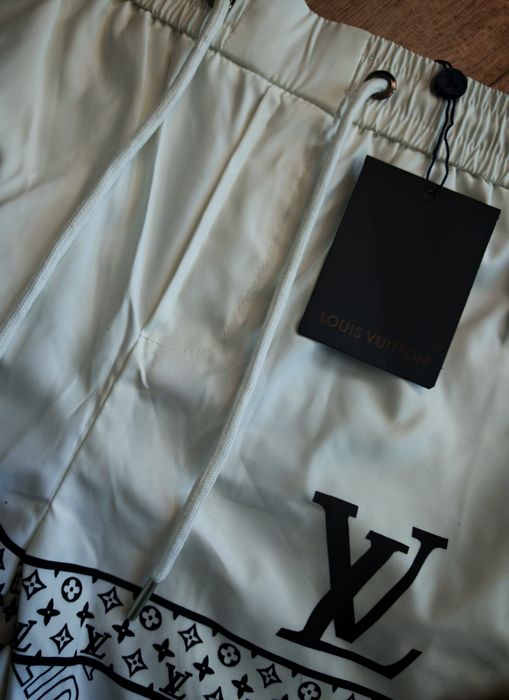 Pantaloni Scurti Model LV