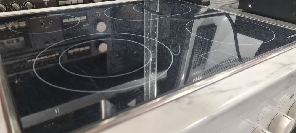 Фурна за вграждане Miele H311e с керамични котлони