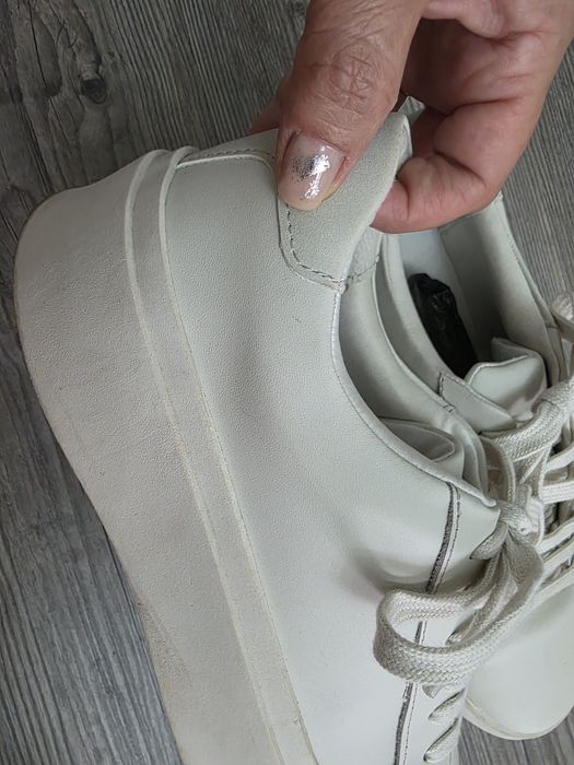 Zara,nr 41, merg 41-42, piele , minunatiiii,foarte usori si comozi,  i