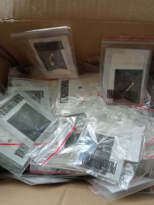 260 броя . Титаниев пиърсинг , обеци , пиърсинг за нос, ухо , устна