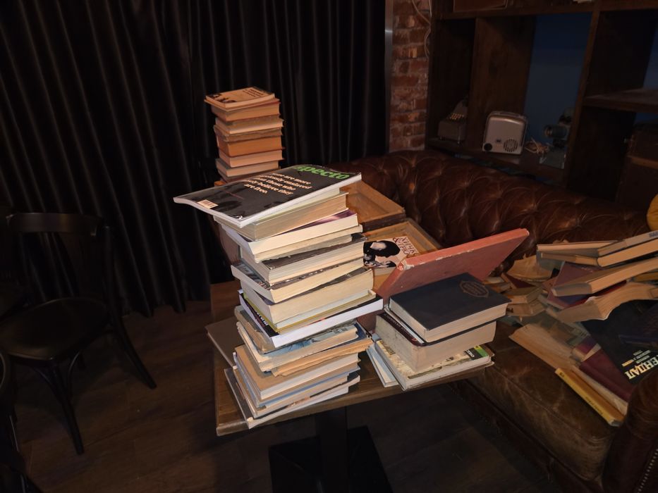 Подарявам стари книги