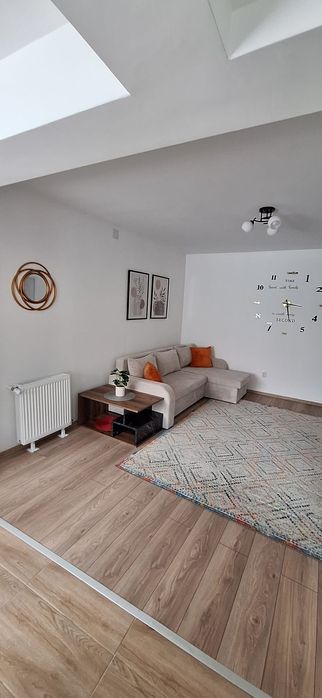 Chirie Casă Curte Privată