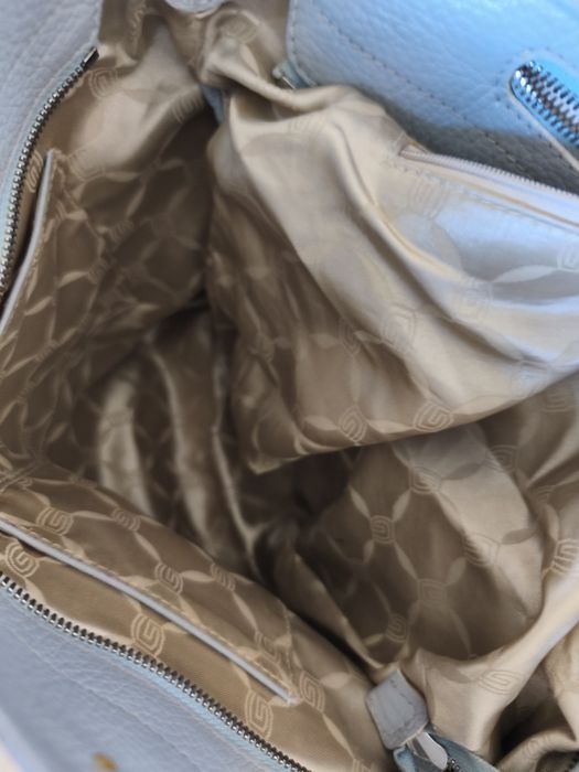 Продавам  италианска чанта естествена кожа